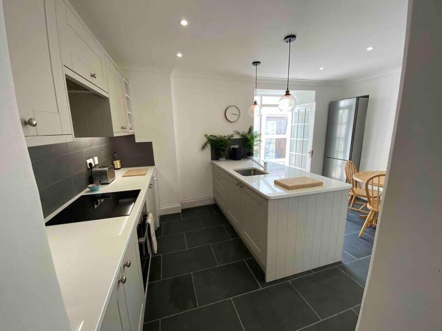 Beautiful 2 Bed End Terrace Victorian Town House Apartment Redruth Exterior photo